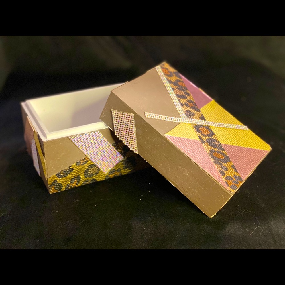 Leopard patches decor box
